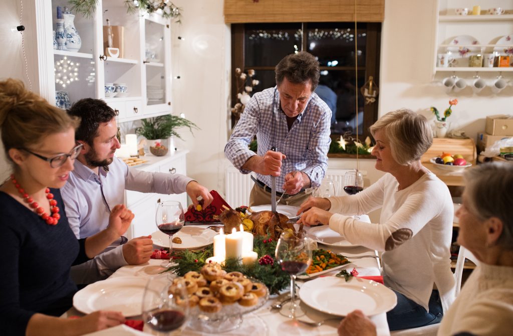 Weihnachtsessen mit der Familie und einer Gans